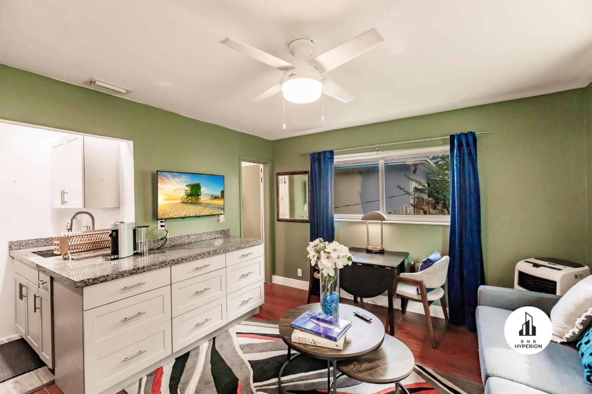 Bnb Hyperion - Updated 1B1B Hideaway - Sleeps 3 Hollywood Esterno foto